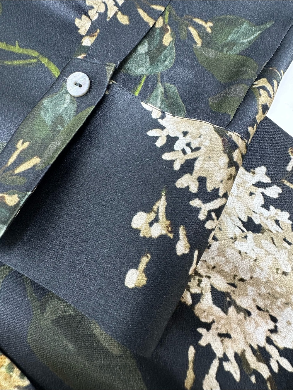 Vince Silk Camilla Button up Dark Floral Blouse Top Size XS Collar Black Cream - Picture 15 of 16